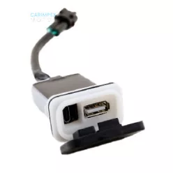 CFMOTO 450NK USB csatlakozó