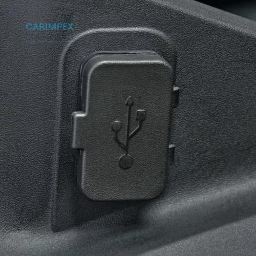CFMOTO 450NK USB csatlakozó